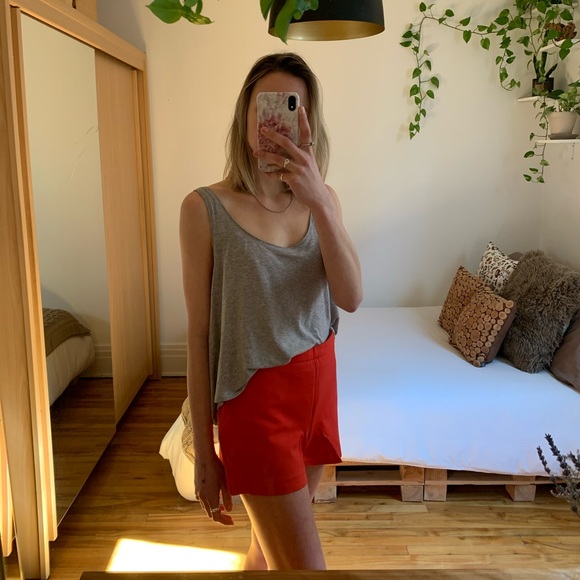 Red shorts - Picture 5 of 5